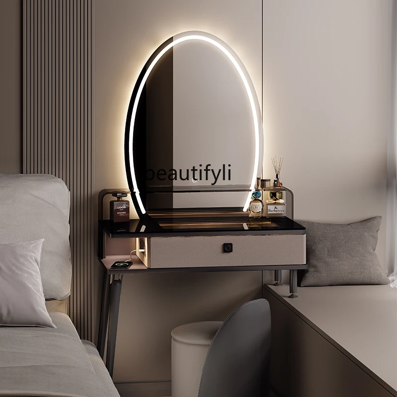 Toaletka w stylu minimalistycz – Beauty Bay Makeup recenzja i cena